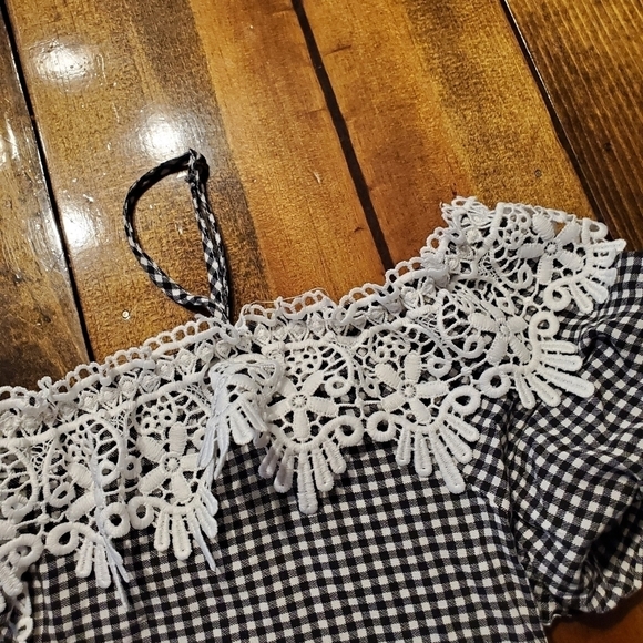 BLACK & white gingham Cold shoulder crop top - Picture 5 of 9